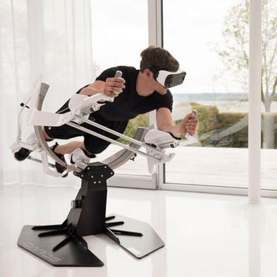 Gaming vereint mit Training: Mit Icaros fliegt der Sportler durch virtuelle Welten und trainiert dabei den ganzen Körper. Gaming vereint mit Training: Mit Icaros fliegt der Sportler durch virtuelle Welten und trainiert dabei den ganzen Körper.