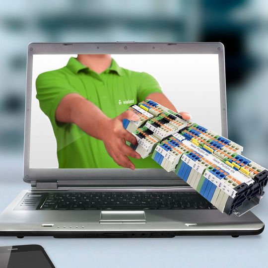 Nach der Konfiguration kann der Nutzer online bestellen und soll aufgrund des Express-Montage- und Lieferservices in fünf Arbeitstagen die fertige Klemmleiste erhalten. Nach der Konfiguration kann der Nutzer online bestellen und soll aufgrund des Express-Montage- und Lieferservices in fünf Arbeitstagen die fertige Klemmleiste erhalten.
