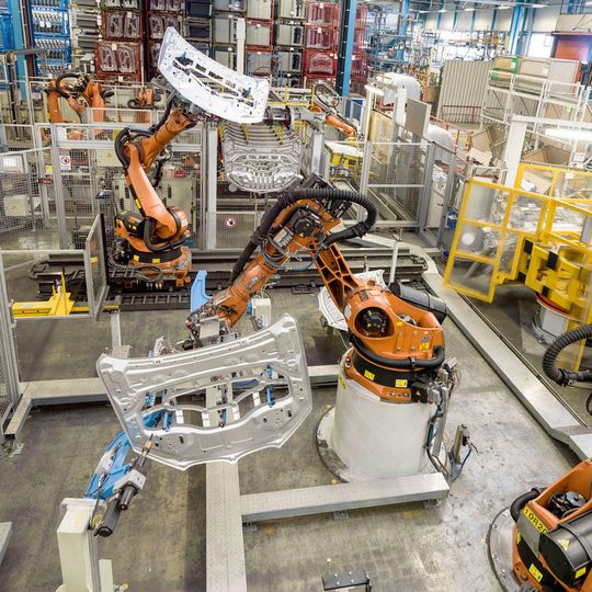 Läpple Automotiove fertigt Heck- und Frontklappen für die BMW-Modelle 2er Gran Tourer und X1 parallel. Läpple Automotiove fertigt Heck- und Frontklappen für die BMW-Modelle 2er Gran Tourer und X1 parallel.