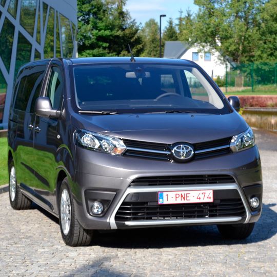 Als Verso richtet sich der Proace vor allem an Privatkunden und Shuttle-Services. Als Verso richtet sich der Proace vor allem an Privatkunden und Shuttle-Services.