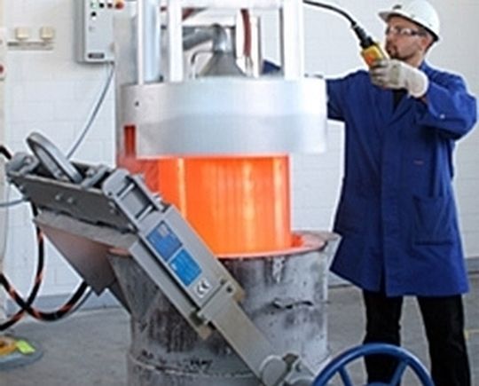 Der Gas-Porenbrenner für Transportgießpfannen bietet einen Produktivitätsgewinn durch kürzere Aufheiz- und Rüstzeiten. Der Gas-Porenbrenner für Transportgießpfannen bietet einen Produktivitätsgewinn durch kürzere Aufheiz- und Rüstzeiten.