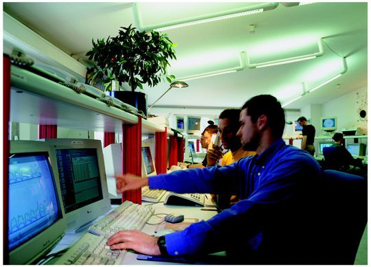 Ein zentrales Netzwerk-Kontrollzentrum sorgt für eine hohe Verfügbarkeit der Telekommunikationsdienste Ein zentrales Netzwerk-Kontrollzentrum sorgt für eine hohe Verfügbarkeit der Telekommunikationsdienste
