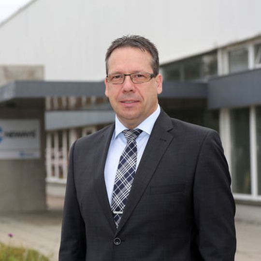 Oliver Seifert: Der studierte Maschinenbauingenieur übernimmt die Geschäftsführung bei BuS Elektronik. Oliver Seifert: Der studierte Maschinenbauingenieur übernimmt die Geschäftsführung bei BuS Elektronik.