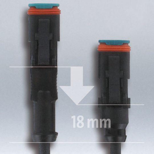 Der Deutsch-Stecker von Murrelektronik trägt im gesteckten Zustand rund 18 mm auf. Der Deutsch-Stecker von Murrelektronik trägt im gesteckten Zustand rund 18 mm auf.