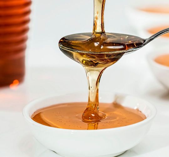 Schweizer Forscher haben untersucht, wie Bienen den Zuckergehalt des produzierten Honigs überwachen. Schweizer Forscher haben untersucht, wie Bienen den Zuckergehalt des produzierten Honigs überwachen.
