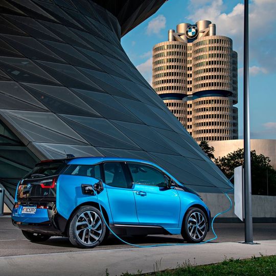 BMW will nun neben den i-Modellen reine Elektrofahrzeuge auch auf Basis bestehender Modelle anbieten. BMW will nun neben den i-Modellen reine Elektrofahrzeuge auch auf Basis bestehender Modelle anbieten.