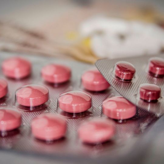 Um Sicherheit und Wirksamkeit zu gewährleisten, müssen Arzneimitteln auch auf unbekannte Verunreinigungen hin analysiert werden. Um Sicherheit und Wirksamkeit zu gewährleisten, müssen Arzneimitteln auch auf unbekannte Verunreinigungen hin analysiert werden.