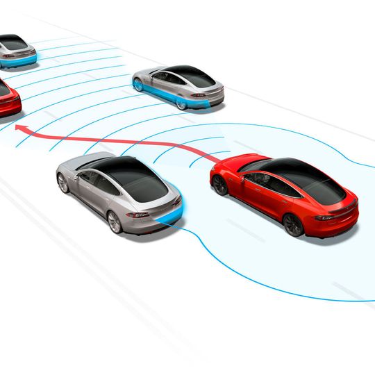 Die Überarbeitung des Autopiloten stärkt die Rolle des Radarsensors bei der Umfeld-Erkennung. Die Überarbeitung des Autopiloten stärkt die Rolle des Radarsensors bei der Umfeld-Erkennung.