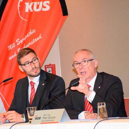 Peter Schuler, Geschäftsführer der KÜS (re.) und Stefan Schuler, Assistent der Geschäftsführung. Peter Schuler, Geschäftsführer der KÜS (re.) und Stefan Schuler, Assistent der Geschäftsführung.