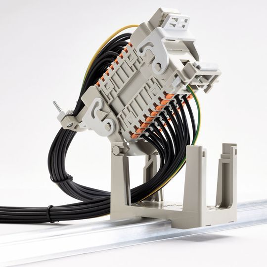 Das COB-System ist aufklappbar, was die Verdrahtung und Prüfung im eingebauten Zustand vereinfacht.