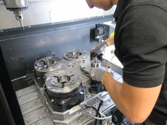 The Hainbuch Hydrok system is custom-tailored for KTR products. The company values the flexibility of the clamping heads and mandrels. The Hainbuch Hydrok system is custom-tailored for KTR products. The company values the flexibility of the clamping heads and mandrels.