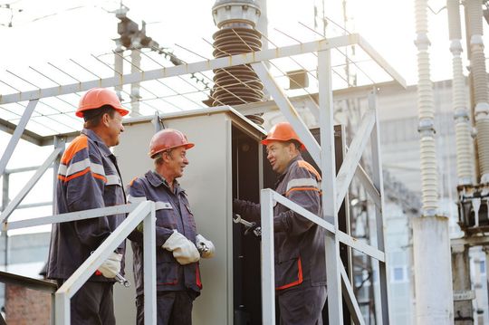 Ohne Fehlalarme von DGA-Monitoren vor Ort werden keine Wartungspläne von Versorgungsunternehmen mehr durcheinander gebracht. Ohne Fehlalarme von DGA-Monitoren vor Ort werden keine Wartungspläne von Versorgungsunternehmen mehr durcheinander gebracht.