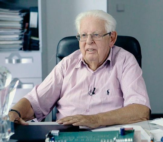 Dr. Herbert Knauer, 85-jähriger Erfinder und erfolgreicher Unternehmensgründer Dr. Herbert Knauer, 85-jähriger Erfinder und erfolgreicher Unternehmensgründer