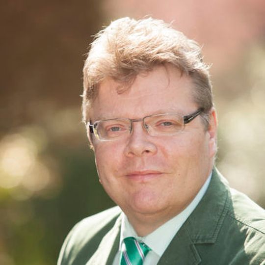 „Die Anforderungen an Menschen, die in leitender Funktion Verantwortung für die Weiterentwicklung von Unternehmen tragen, sind in den letzten Jahren enorm gestiegen“, sagt Prof. Dr. Karl-Georg Steffens, Geschäftsführer des Instituts für postfossile Logistik an der Hochschule Bochum „Die Anforderungen an Menschen, die in leitender Funktion Verantwortung für die Weiterentwicklung von Unternehmen tragen, sind in den letzten Jahren enorm gestiegen“, sagt Prof. Dr. Karl-Georg Steffens, Geschäftsführer des Instituts für postfossile Logistik an der Hochschule Bochum
