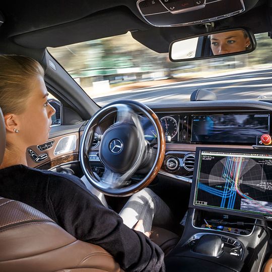 Bei dem Weiterbildungsprogramm „Self-Driving Car Engineer“ für die Entwicklung von automatisierten Fahrzeugen arbeitet Udacity unter anderem eng mit Mercedes Benz zusammen. Bei dem Weiterbildungsprogramm „Self-Driving Car Engineer“ für die Entwicklung von automatisierten Fahrzeugen arbeitet Udacity unter anderem eng mit Mercedes Benz zusammen.