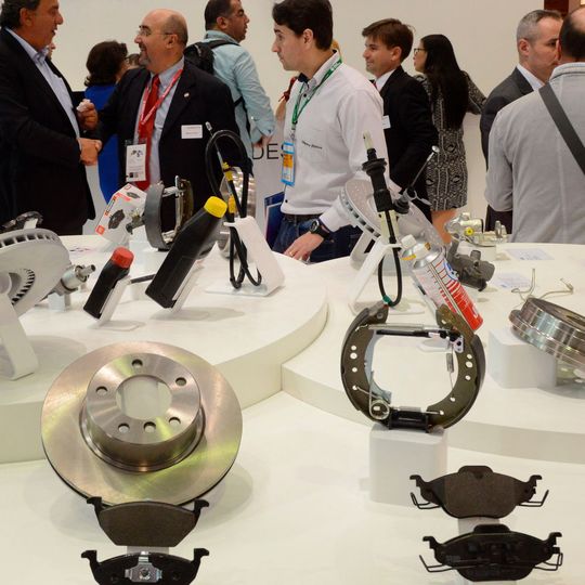 Federal-Mogul präsentiert an seinem Stand in Halle 3 unter anderem seine neueste Bremstechnologie (Ferodo, Jurid und Wagner). Federal-Mogul präsentiert an seinem Stand in Halle 3 unter anderem seine neueste Bremstechnologie (Ferodo, Jurid und Wagner).