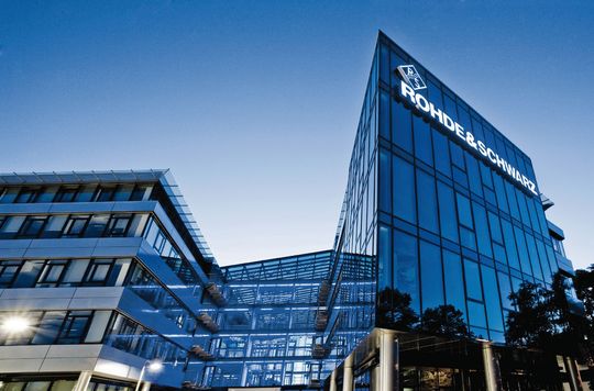 Konzernzentrale: Im Technologiezentrum der Münchner Unternehmenszentrale reifen Ideen zu Produkten, die weltweit Maßstäbe setzen. Rohde & Schwarz ist weltweit Partner für drahtlose Kommunikation. Konzernzentrale: Im Technologiezentrum der Münchner Unternehmenszentrale reifen Ideen zu Produkten, die weltweit Maßstäbe setzen. Rohde & Schwarz ist weltweit Partner für drahtlose Kommunikation.