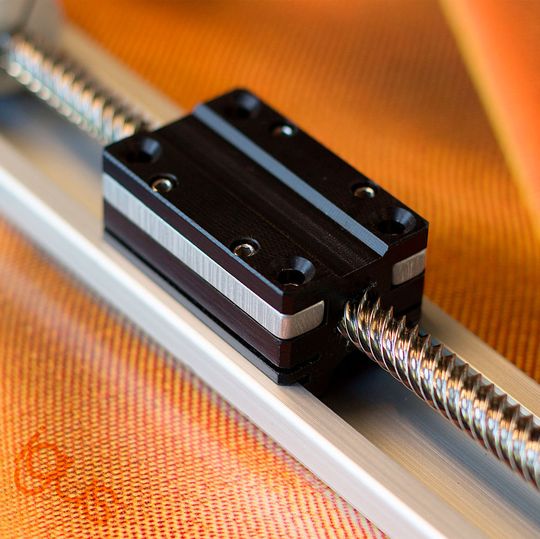 Aufgrund des neuen Steilgewindes soll sich die kompakte Miniatur-Linearachse Drylin SLN-27 jetzt für schnelle Handling- und Positionieraufgaben eignen – gerade auch in Umgebungen, in denen Trockenlauf gefordert ist. Aufgrund des neuen Steilgewindes soll sich die kompakte Miniatur-Linearachse Drylin SLN-27 jetzt für schnelle Handling- und Positionieraufgaben eignen – gerade auch in Umgebungen, in denen Trockenlauf gefordert ist.
