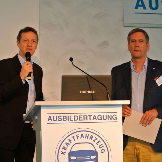 Anselm Lotz und René Gravendyk begrüßten die Teilnehmer der Ausbildertagung Anselm Lotz und René Gravendyk begrüßten die Teilnehmer der Ausbildertagung