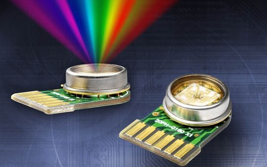 Bei dem OTLA-0130 sind fünf LED-Chips auf ein kompaktes, thermisch leitendes Keramiksubstrat montiert. Bei dem OTLA-0130 sind fünf LED-Chips auf ein kompaktes, thermisch leitendes Keramiksubstrat montiert.