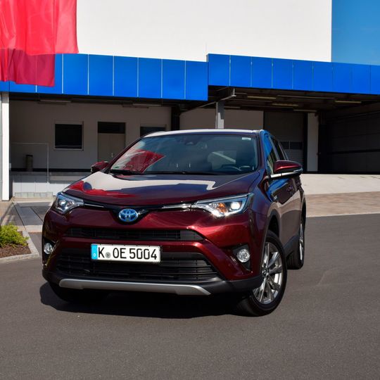 80 Prozent der Käufer des RAV4 greifen zum Hybridantrieb. 80 Prozent der Käufer des RAV4 greifen zum Hybridantrieb.