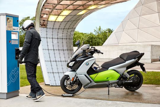 C evolution von BMW: zukünftig in zwei Varianten erhältlich: als Long Range sowie in der Führerschein-A1-tauglichen Europaversion C evolution von BMW: zukünftig in zwei Varianten erhältlich: als Long Range sowie in der Führerschein-A1-tauglichen Europaversion