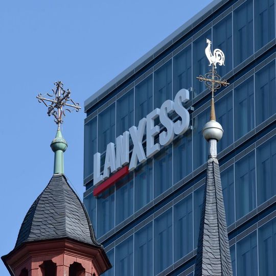 Der Geschäftsbereich Liquid Purification Technologies gehört zum Lanxess-Segment Performance Chemicals, das im Jahr 2015 einen Umsatz von 2,0 Milliarden Euro erzielte. Der Geschäftsbereich Liquid Purification Technologies gehört zum Lanxess-Segment Performance Chemicals, das im Jahr 2015 einen Umsatz von 2,0 Milliarden Euro erzielte.