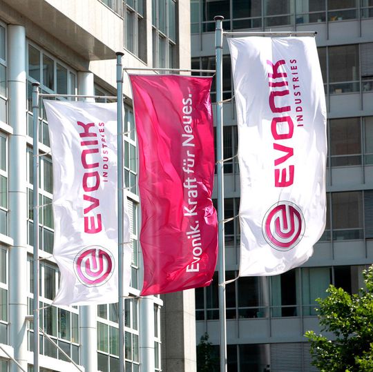 Evonik hat weltweit 5 Superabsorber-Produktionsstätten. Evonik hat weltweit 5 Superabsorber-Produktionsstätten.