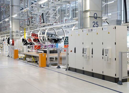 Rittal will auf der 9. Internationalen Zuliefererbörse (IZB) in Wolfsburg zeigen, wie aktuelle und zukünftige Schaltschrank-Standards in der Automobilindustrie aussehen. Rittal will auf der 9. Internationalen Zuliefererbörse (IZB) in Wolfsburg zeigen, wie aktuelle und zukünftige Schaltschrank-Standards in der Automobilindustrie aussehen.