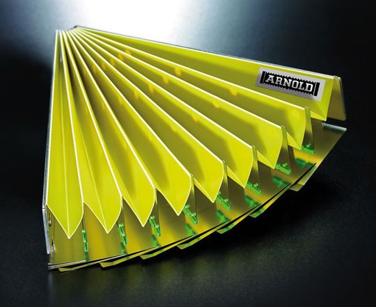 Elegano-Abdeckung mit Teleskopblechen ohne Faltenbalg: Durch die Befestigung der Metallbleche am rückseitigen Kunststoff erreicht das Produkt einen Lmin, der 50 % unter dem Standard liegt.