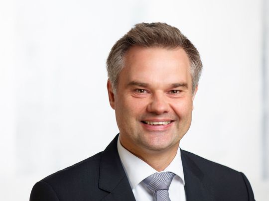 Dr. Torsten Eckardt von der Hermes Arzneimittel GmbH hat den Open-Innovation-Wettbewerb „Patienten-Selbsttests der Zukunft“ initiiert. Sein Fazit: „Wir sind sehr zufrieden mit der Qualität und Quantität der eingereichten Ideen.“ Dr. Torsten Eckardt von der Hermes Arzneimittel GmbH hat den Open-Innovation-Wettbewerb „Patienten-Selbsttests der Zukunft“ initiiert. Sein Fazit: „Wir sind sehr zufrieden mit der Qualität und Quantität der eingereichten Ideen.“