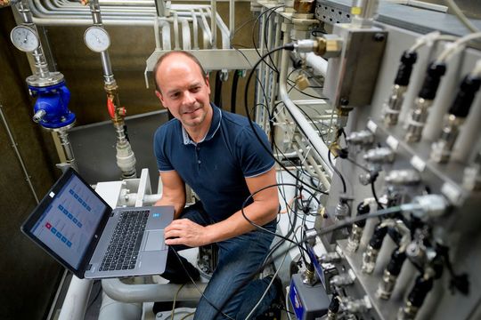 Mit der neuen Maschinensprache PPMP lassen sich zum Beispiel Sensoren rascher und einfacher als bisher in Produktionsumgebungen einfügen. Mit der neuen Maschinensprache PPMP lassen sich zum Beispiel Sensoren rascher und einfacher als bisher in Produktionsumgebungen einfügen.
