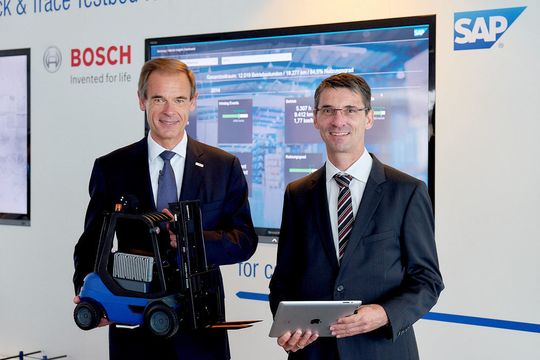 Bosch-Chef Dr. Volkmar Denner (links) und SAP-Vorstand Bernd Leukert (rechts) beim zweiten gemeinsamen Arbeitstreffen der Plattform Industrie 4.0 und des Industrial Internet Consortiums (IIC) in der SAP-Zentrale in Walldorf/St. Leon-Rot. Bosch-Chef Dr. Volkmar Denner (links) und SAP-Vorstand Bernd Leukert (rechts) beim zweiten gemeinsamen Arbeitstreffen der Plattform Industrie 4.0 und des Industrial Internet Consortiums (IIC) in der SAP-Zentrale in Walldorf/St. Leon-Rot.