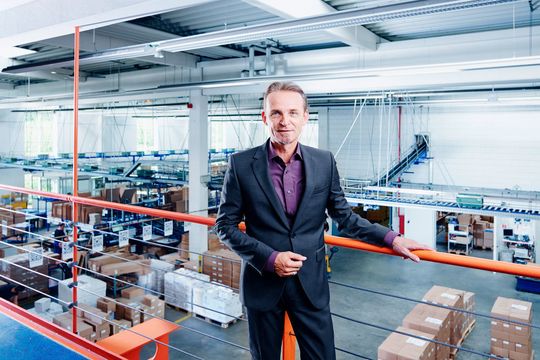 Öffnet sich als neuer 3PL-Anbieter dem Drittmarkt: die GenoLog GmbH mit Geschäftsführer Michael Botte an der Spitze. Öffnet sich als neuer 3PL-Anbieter dem Drittmarkt: die GenoLog GmbH mit Geschäftsführer Michael Botte an der Spitze.