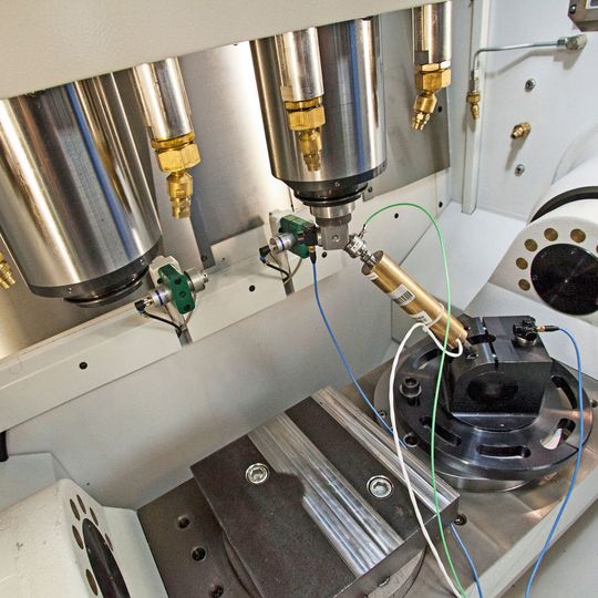 Bild 1: Auf dem Weg zur dynamisch stabilen Maschine. Bild 1: Auf dem Weg zur dynamisch stabilen Maschine.