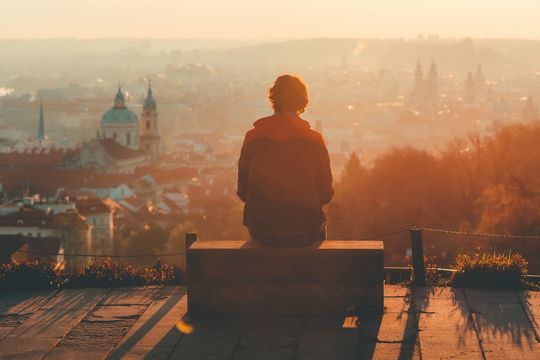 Warum sind wir hier? Diese Frage stellen sich sehr Viele, und sie lohnt sich. Denn sie ist die Grundlage für eine Weichenstellung im beruflichen und privaten Leben. Warum sind wir hier? Diese Frage stellen sich sehr Viele, und sie lohnt sich. Denn sie ist die Grundlage für eine Weichenstellung im beruflichen und privaten Leben.