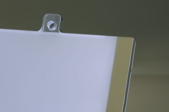 Backlights: Der Siegeszug des Side Backlights ist durch aktuelle LEDs kaum mehr aufzuhalten. Die weißen LEDs erreichen eine Lebensdauer von bis zu 100.000 Stunden. Backlights: Der Siegeszug des Side Backlights ist durch aktuelle LEDs kaum mehr aufzuhalten. Die weißen LEDs erreichen eine Lebensdauer von bis zu 100.000 Stunden.
