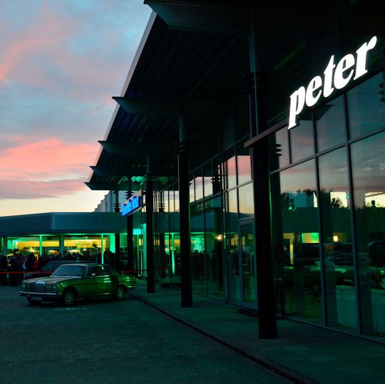 Die Autohausgruppe Peter hat die Übernahme der ostdeutschen Standorte von Beresa am Donnerstag mit einem Festakt begangen. Die Autohausgruppe Peter hat die Übernahme der ostdeutschen Standorte von Beresa am Donnerstag mit einem Festakt begangen.