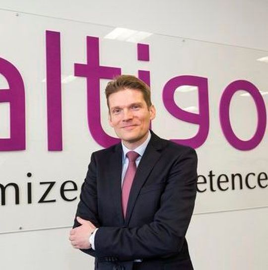 „In den vergangenen Jahren haben wir viele Aufträge gegen Wettbewerber aus Asien gewonnen – trotz der viel zitierten Standortvorteile der Asiaten. Anstatt uns aus Deutschland zurückzuziehen, investieren wir hier“, sagt Torsten Derr, Geschäftsführer von Saltigo. „In den vergangenen Jahren haben wir viele Aufträge gegen Wettbewerber aus Asien gewonnen – trotz der viel zitierten Standortvorteile der Asiaten. Anstatt uns aus Deutschland zurückzuziehen, investieren wir hier“, sagt Torsten Derr, Geschäftsführer von Saltigo.