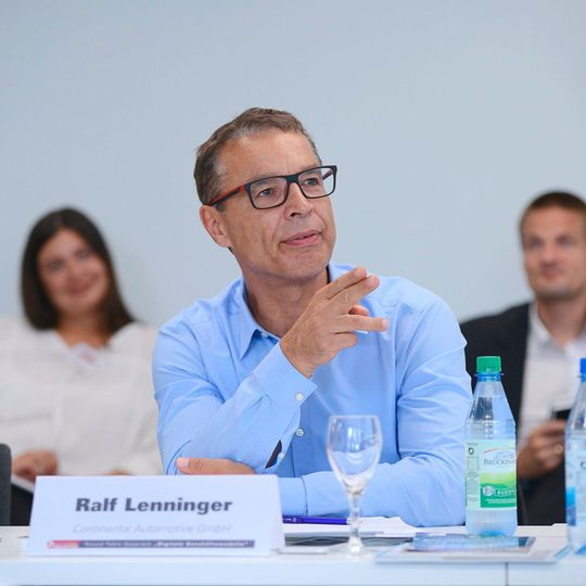 Ralf Lenninger, zuvor Senior Vice President der Abteilung Interior Electronic Solutions, leitet seit Oktober den ITS-Geschäftsbereich von Continental, mit Sitz im kalifornischen Silicon Valley. Ralf Lenninger, zuvor Senior Vice President der Abteilung Interior Electronic Solutions, leitet seit Oktober den ITS-Geschäftsbereich von Continental, mit Sitz im kalifornischen Silicon Valley.