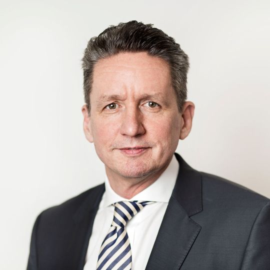 „Bei uns ist Unternehmertum bereits Bestandteil der Ausbildung. Die Ausbildung ist deshalb ein zentrales Element unserer Personalstrategie“, sagt Olaf J. Müller, CEO der LMT Group. „Bei uns ist Unternehmertum bereits Bestandteil der Ausbildung. Die Ausbildung ist deshalb ein zentrales Element unserer Personalstrategie“, sagt Olaf J. Müller, CEO der LMT Group.