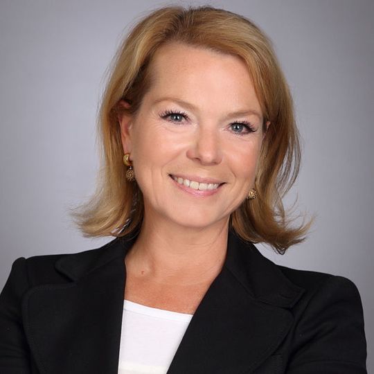 Andrea Eck übernimmt ab dem 1. Januar 2017 im Vorstand der BGL Logistics Group die Verantwortung für den Geschäftsbereich Automobile. Andrea Eck übernimmt ab dem 1. Januar 2017 im Vorstand der BGL Logistics Group die Verantwortung für den Geschäftsbereich Automobile.