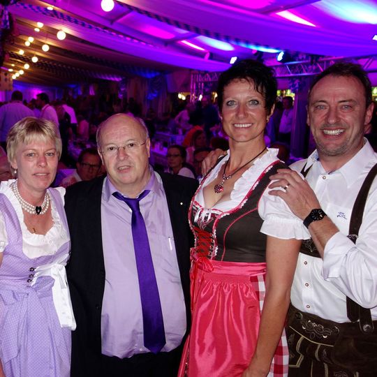 Auf weitere erfolgreiche IT-Jahre für Wortmann! (v. l.) Gaby und Siegbert Wortmann, Elke und Tom Knicker