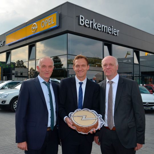 Bei Friedrich (links), Jan und Günter Berkemeier ist die Marke mit dem Blitz in guten Händen. Bei Friedrich (links), Jan und Günter Berkemeier ist die Marke mit dem Blitz in guten Händen.