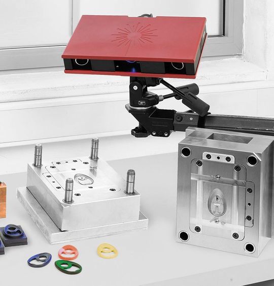 GOM auf der K 2016: Ein Scanner der neuen Atos-Scanbox-Modelle hat alles im Bilck. Das System wurde für die fertigungsnahe Inspektion und Qualitätssicherung entwickelt. Hier im Einsatz in Sachen Spritzgießen. GOM auf der K 2016: Ein Scanner der neuen Atos-Scanbox-Modelle hat alles im Bilck. Das System wurde für die fertigungsnahe Inspektion und Qualitätssicherung entwickelt. Hier im Einsatz in Sachen Spritzgießen.