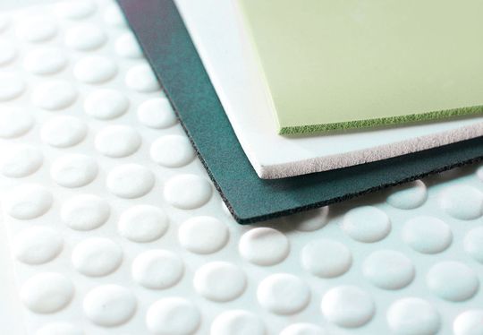 Der vergilbungsarme und hautverträgliche Schaumstoff Mayser Bluefoam Der vergilbungsarme und hautverträgliche Schaumstoff Mayser Bluefoam