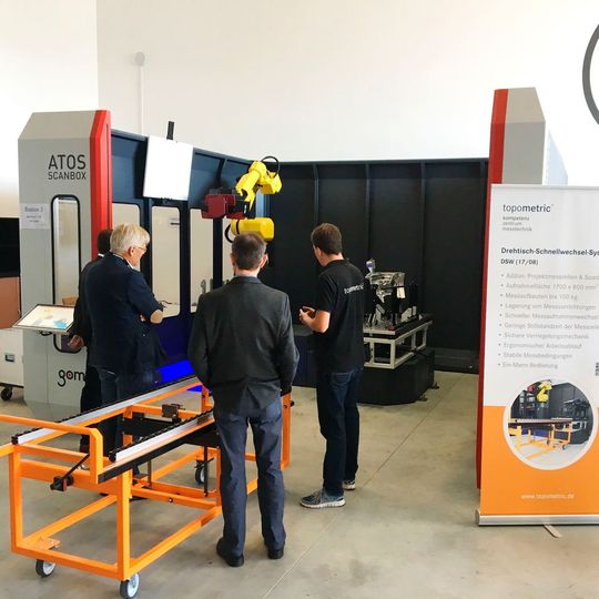 Vorführung des Drehtisch-Schnellwechsel-Systems un der neuen Niederlassung in Eching. Vorführung des Drehtisch-Schnellwechsel-Systems un der neuen Niederlassung in Eching.