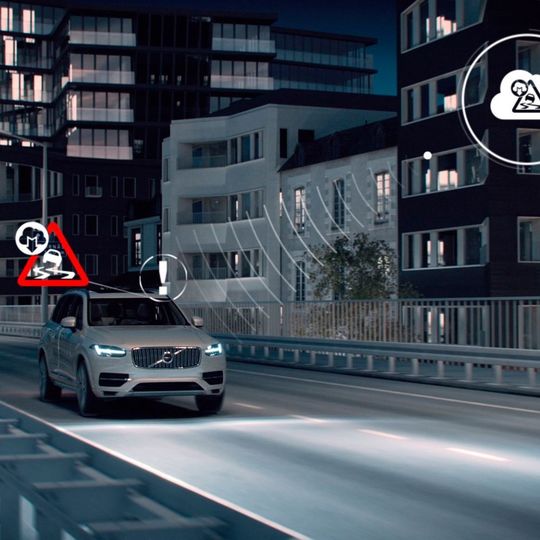 In Schweden und Norwegen führt Volvo die Car-to-Car-Kommunikation ein. In Schweden und Norwegen führt Volvo die Car-to-Car-Kommunikation ein.