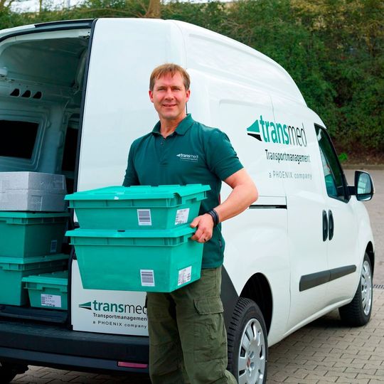 transmed beliefert mehr als 10.000 Apotheken in Deutschland durchschnittlich 3,5 Mal am Tag. transmed beliefert mehr als 10.000 Apotheken in Deutschland durchschnittlich 3,5 Mal am Tag.