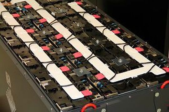 Lithium-Ionen-Akkus: BMZ fertigt Akkus bis 2,2 Tonnen für Gabelstapler Lithium-Ionen-Akkus: BMZ fertigt Akkus bis 2,2 Tonnen für Gabelstapler